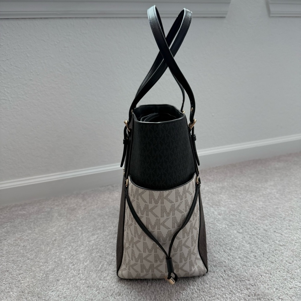 Michael Kors Voyager Large Signature Logo Tote Bag- Black and Brown - Picture 3 of 15